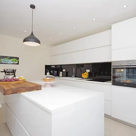 Olive Hill Μακάρσκα